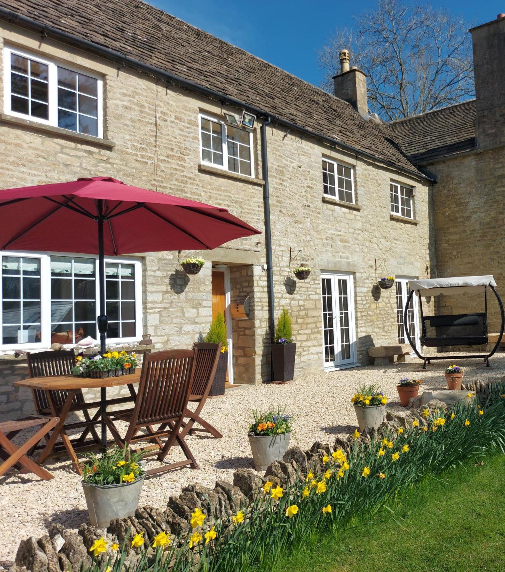 Thames Head Wharf - Historic Cotswold Cottage With Stunning Countryside Views Cirencester Dış mekan fotoğraf