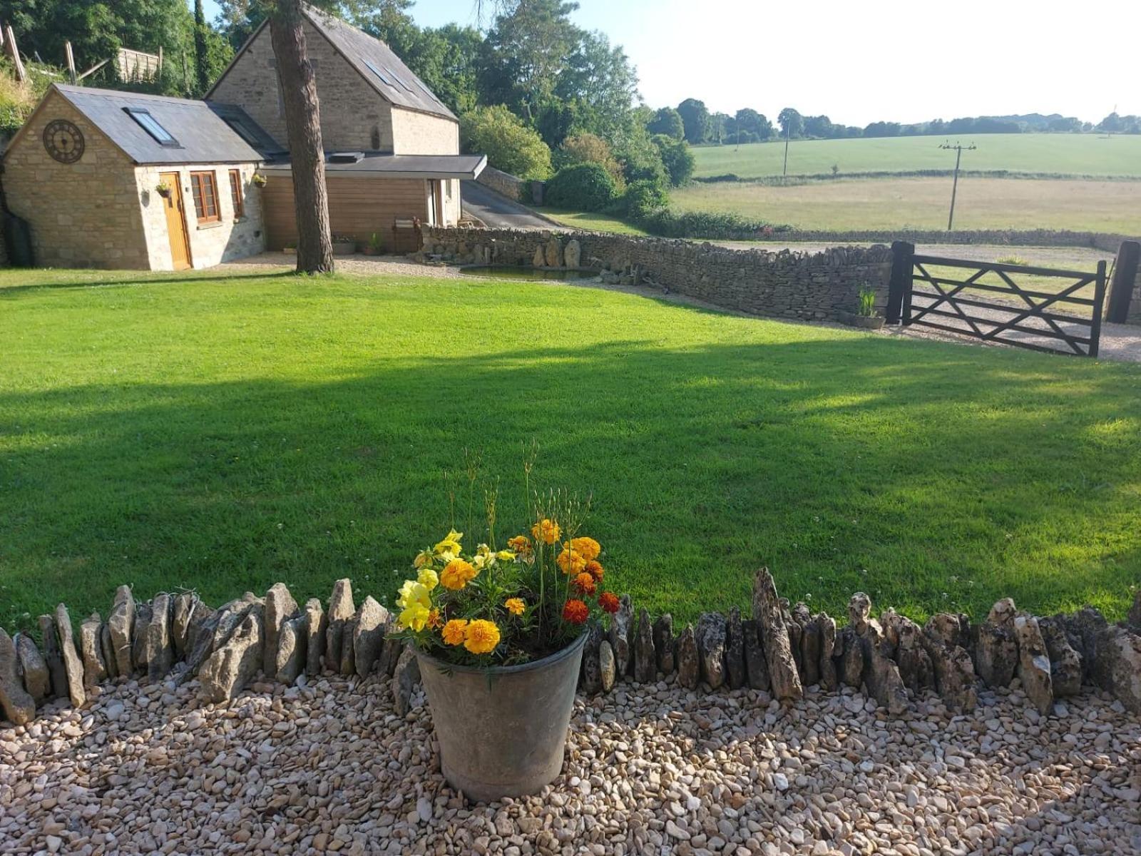 Thames Head Wharf - Historic Cotswold Cottage With Stunning Countryside Views Cirencester Dış mekan fotoğraf