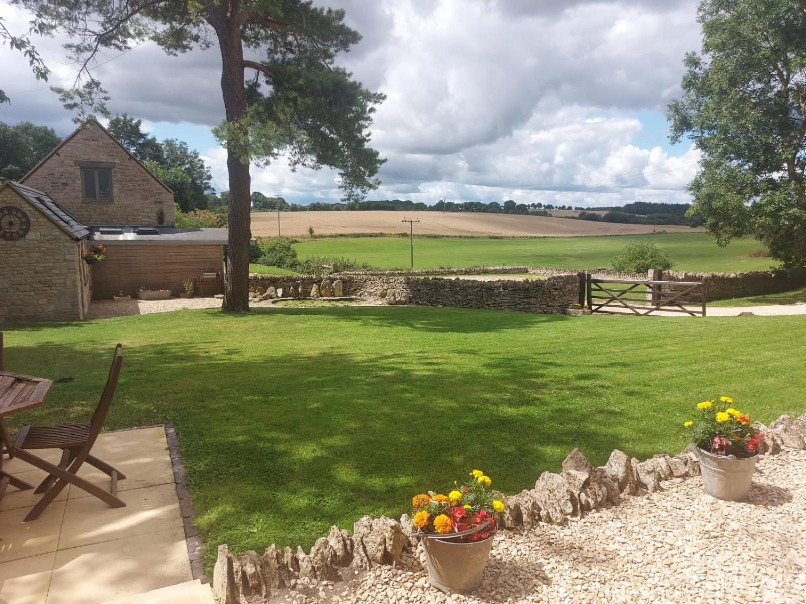 Thames Head Wharf - Historic Cotswold Cottage With Stunning Countryside Views Cirencester Dış mekan fotoğraf
