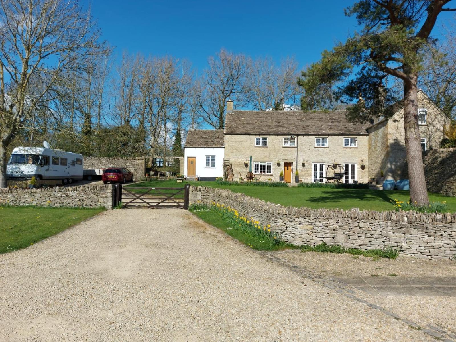 Thames Head Wharf - Historic Cotswold Cottage With Stunning Countryside Views Cirencester Dış mekan fotoğraf